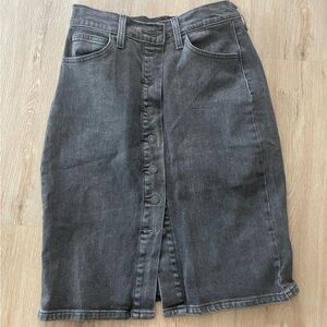 Levi button down denim skirt in faded black